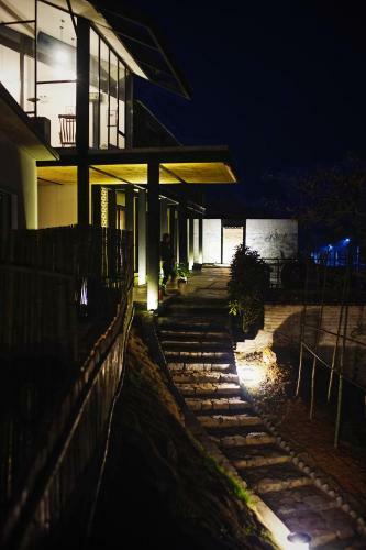 Black Jewels Inn