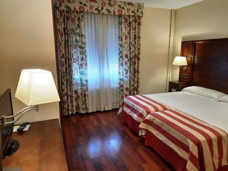 Hotel Husa Urogallo