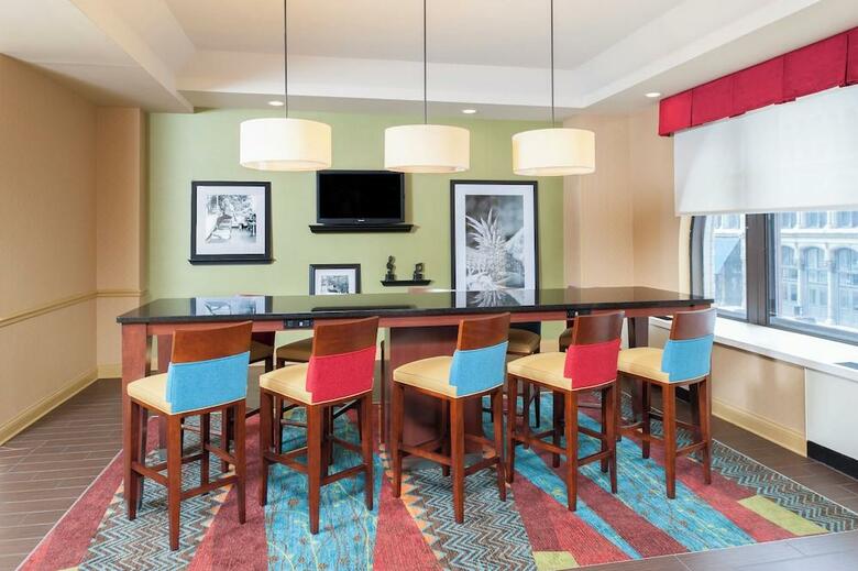 Hotel Hampton Inn Downtown, Across From Circle Center
