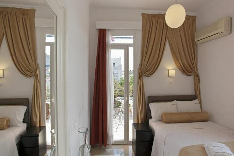 Metropolis Hotel