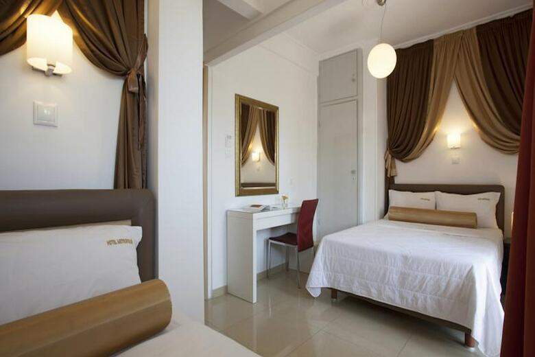 Metropolis Hotel