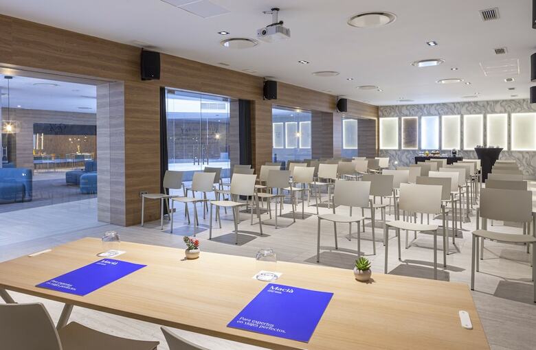 Hotel Macia Sevilla Kubb
