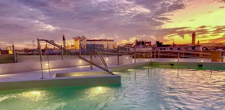 Hotel Macia Sevilla Kubb