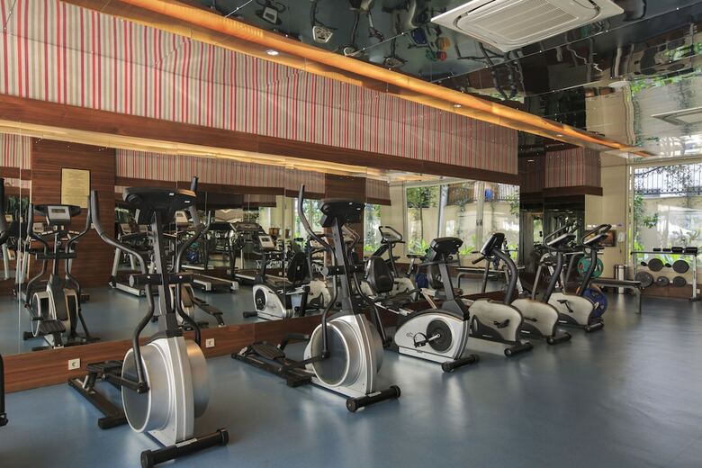 Hotel Side Crown Palace