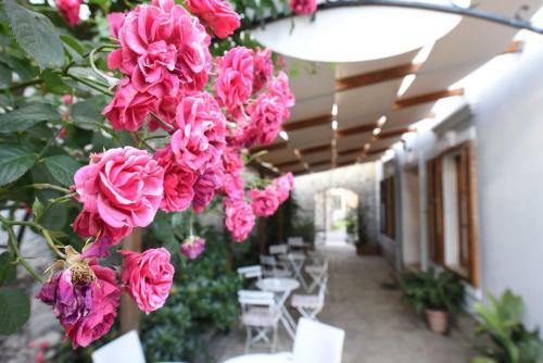 Rose Garden Hotel
