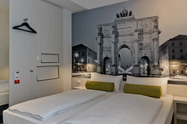 Hotel Super 8 By Wyndham Munich City West