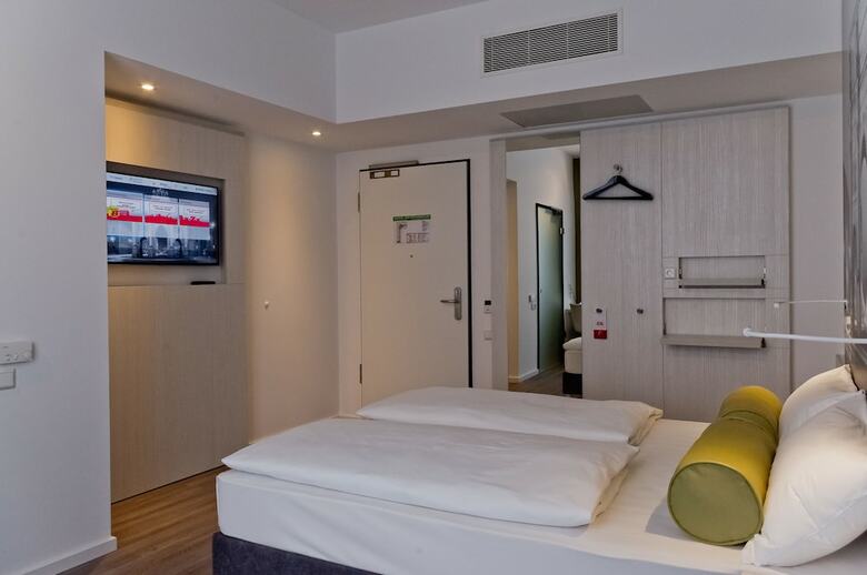 Hotel Super 8 By Wyndham Munich City West