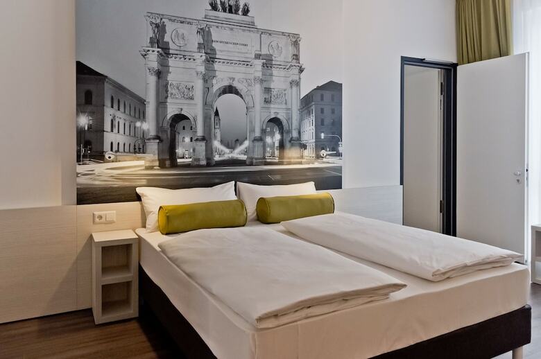 Hotel Super 8 By Wyndham Munich City West