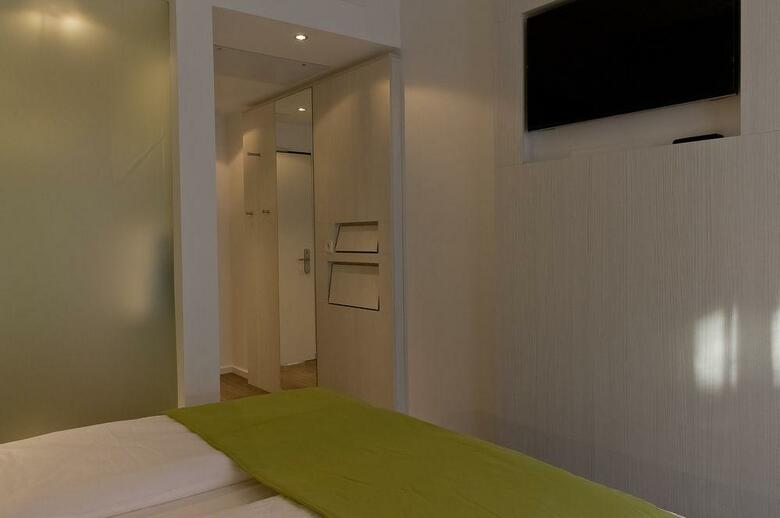 Hotel Super 8 By Wyndham Munich City West