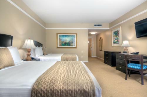 Dinah's Garden Hotel & Trader Vic's
