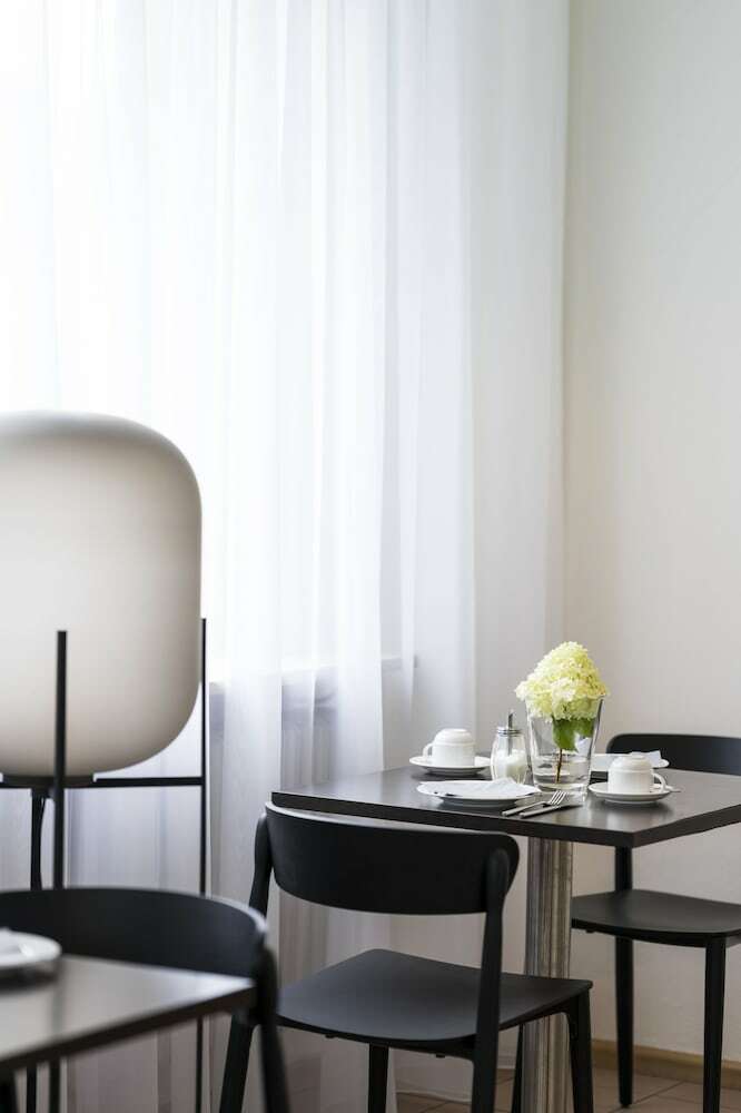 Base1 Hotel Grenzblick