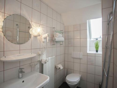 Modest Holiday Home In Neuastenberg With Garden