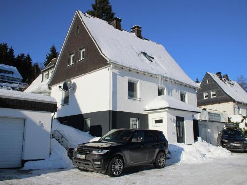 Modest Holiday Home In Neuastenberg With Garden