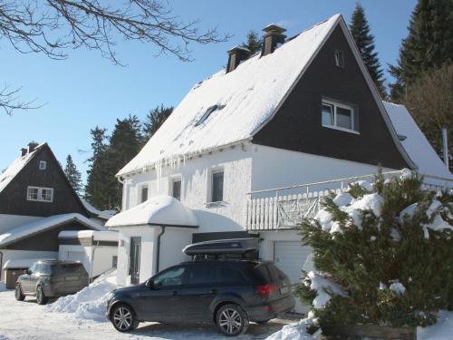 Modest Holiday Home In Neuastenberg With Garden