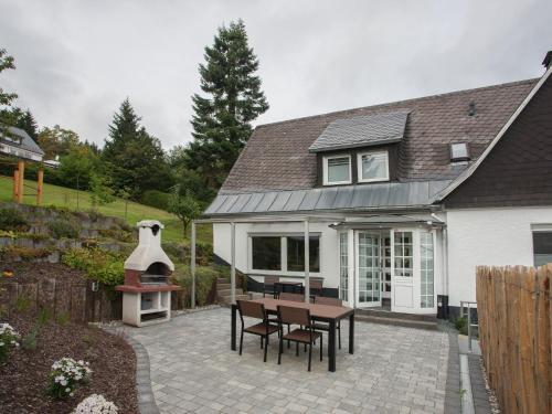Modest Holiday Home In Neuastenberg With Garden