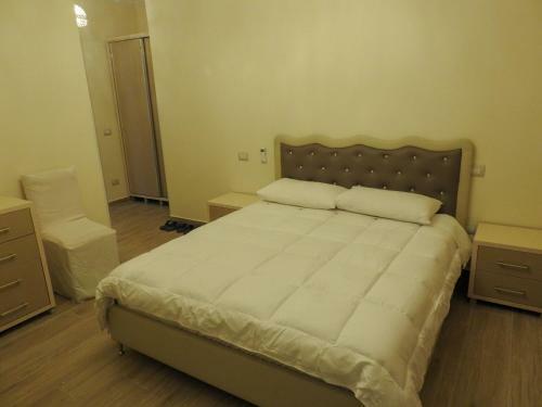 Hotel 3 Vellezerit