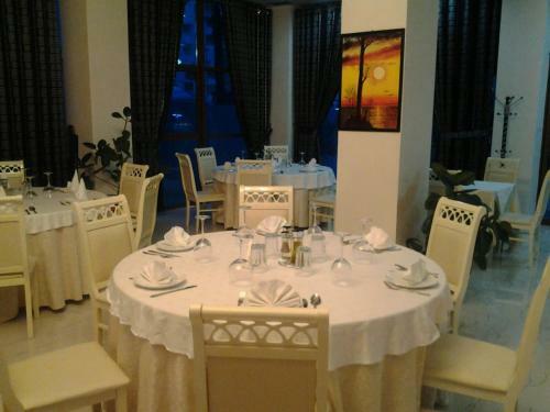 Hotel 3 Vellezerit