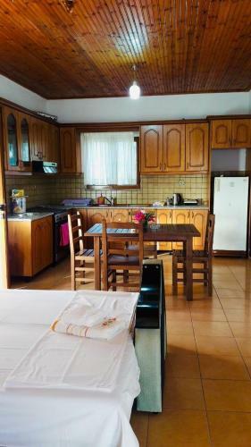 Hostal Karos Home
