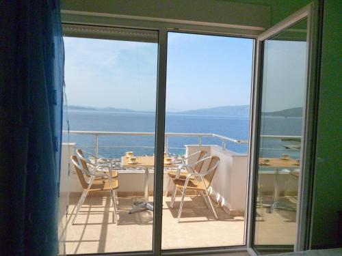 Holiday Apartment On The Sea Shore (12)