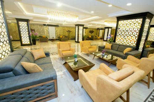 Rich Hotel