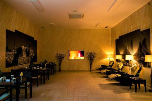 Rich Hotel
