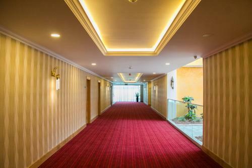 Rich Hotel
