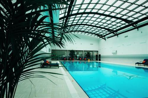 Rich Hotel