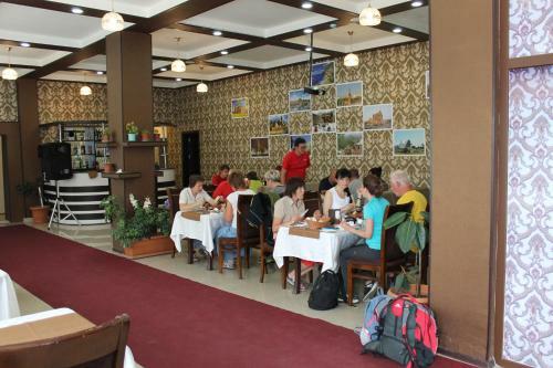 Albergue East House Hotel