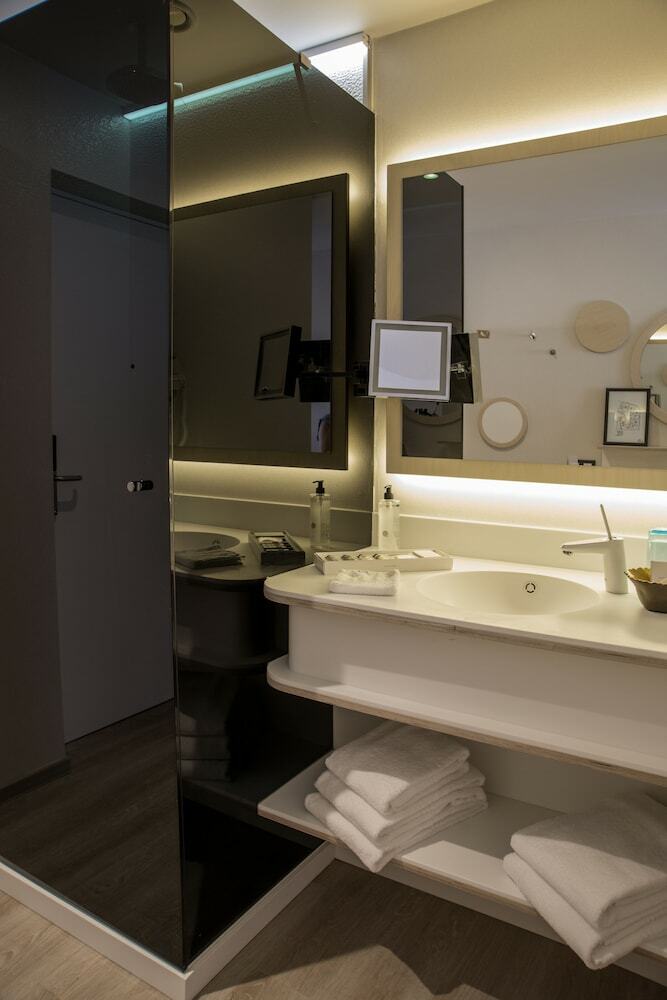 Abc Hotel