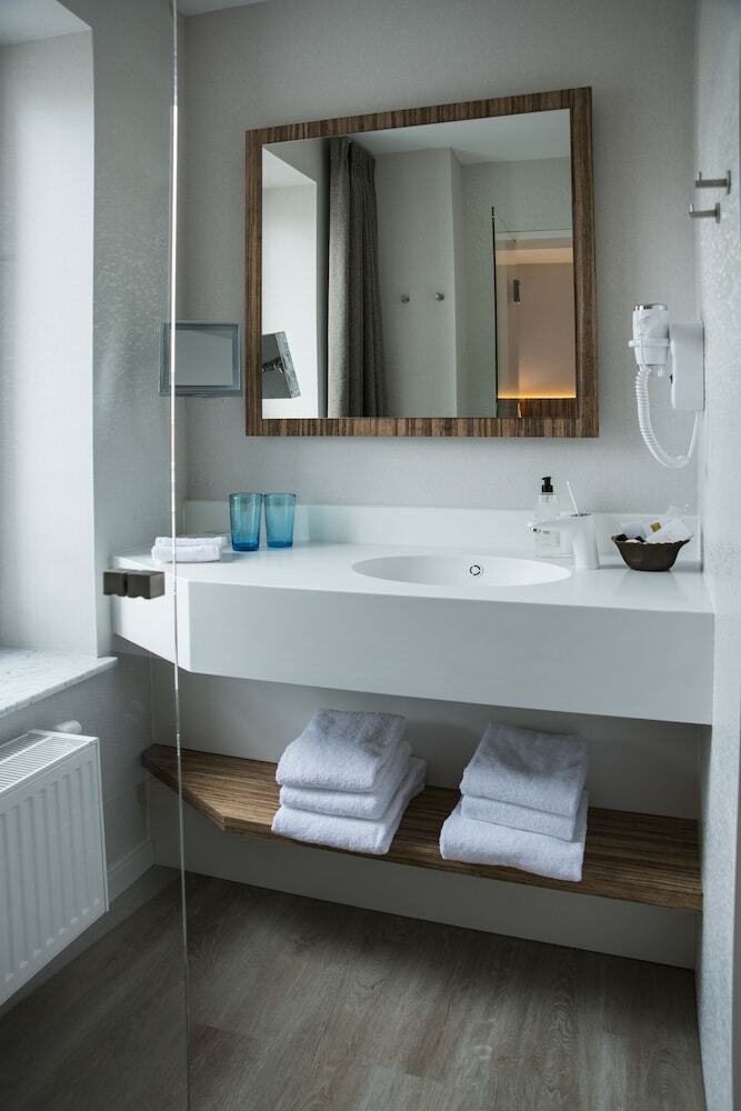 Abc Hotel