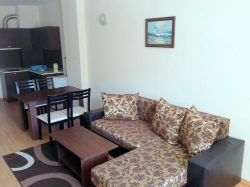 Dilov Apartments In Yalta Golden Sands