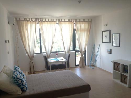 Dilov Apartments In Yalta Golden Sands