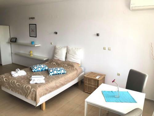 Dilov Apartments In Yalta Golden Sands
