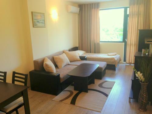 Dilov Apartments In Yalta Golden Sands