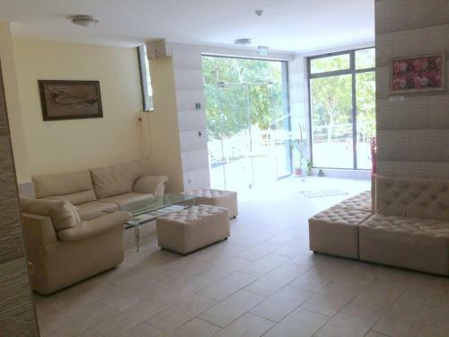 Dilov Apartments In Yalta Golden Sands