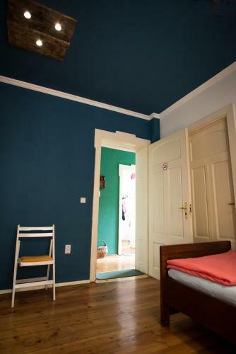 Hostal Canape Connection Guest House