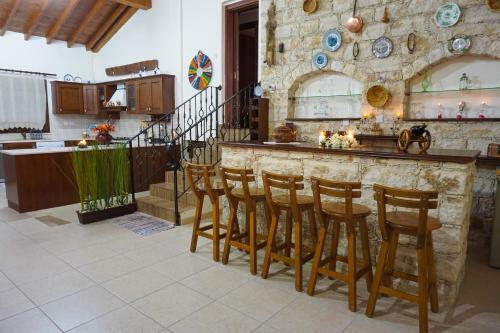 Kreouzos Stone House