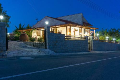 Kreouzos Stone House