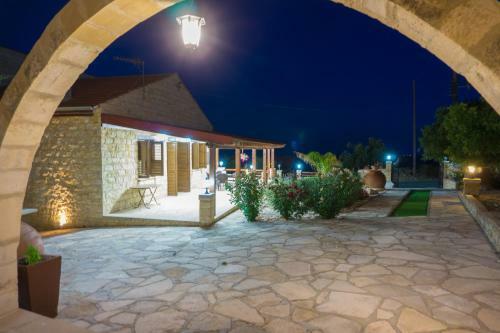 Kreouzos Stone House