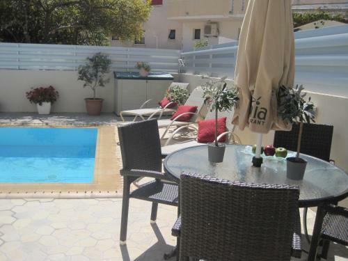 Polyxenia Isaak Luxury Villas And Apartments
