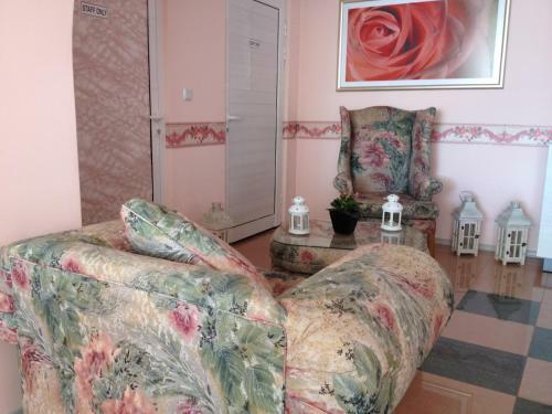 Rose Garden Hotel