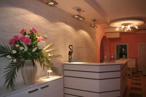 Rose Garden Hotel