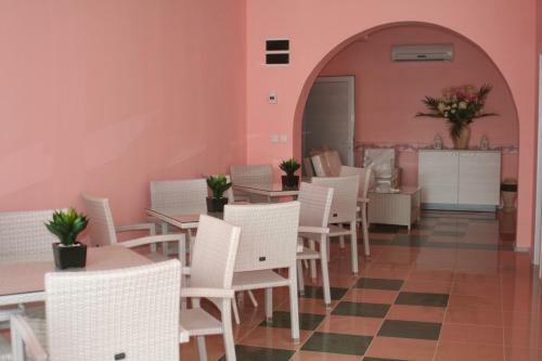 Rose Garden Hotel