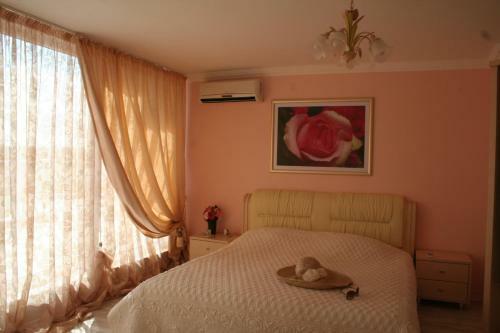 Rose Garden Hotel