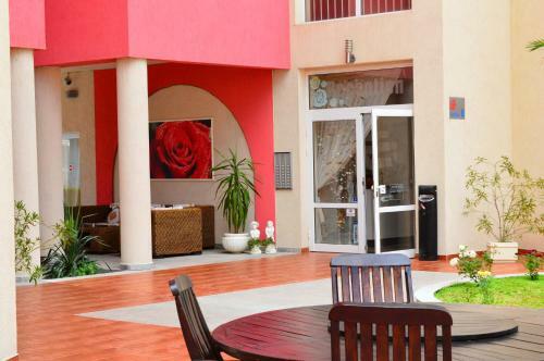 Rose Garden Hotel