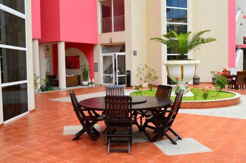Rose Garden Hotel