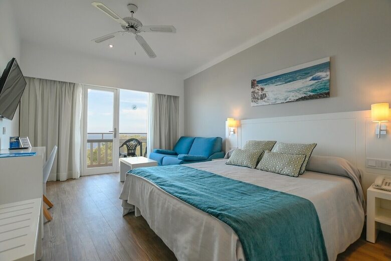Pinos Playa Hotel