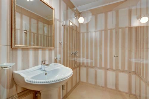 Venera & Anastasia Palace Apartments