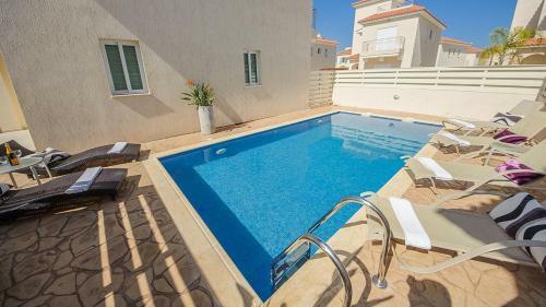 Rent Private Villa 012