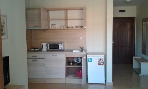Summer Breeze Apartments